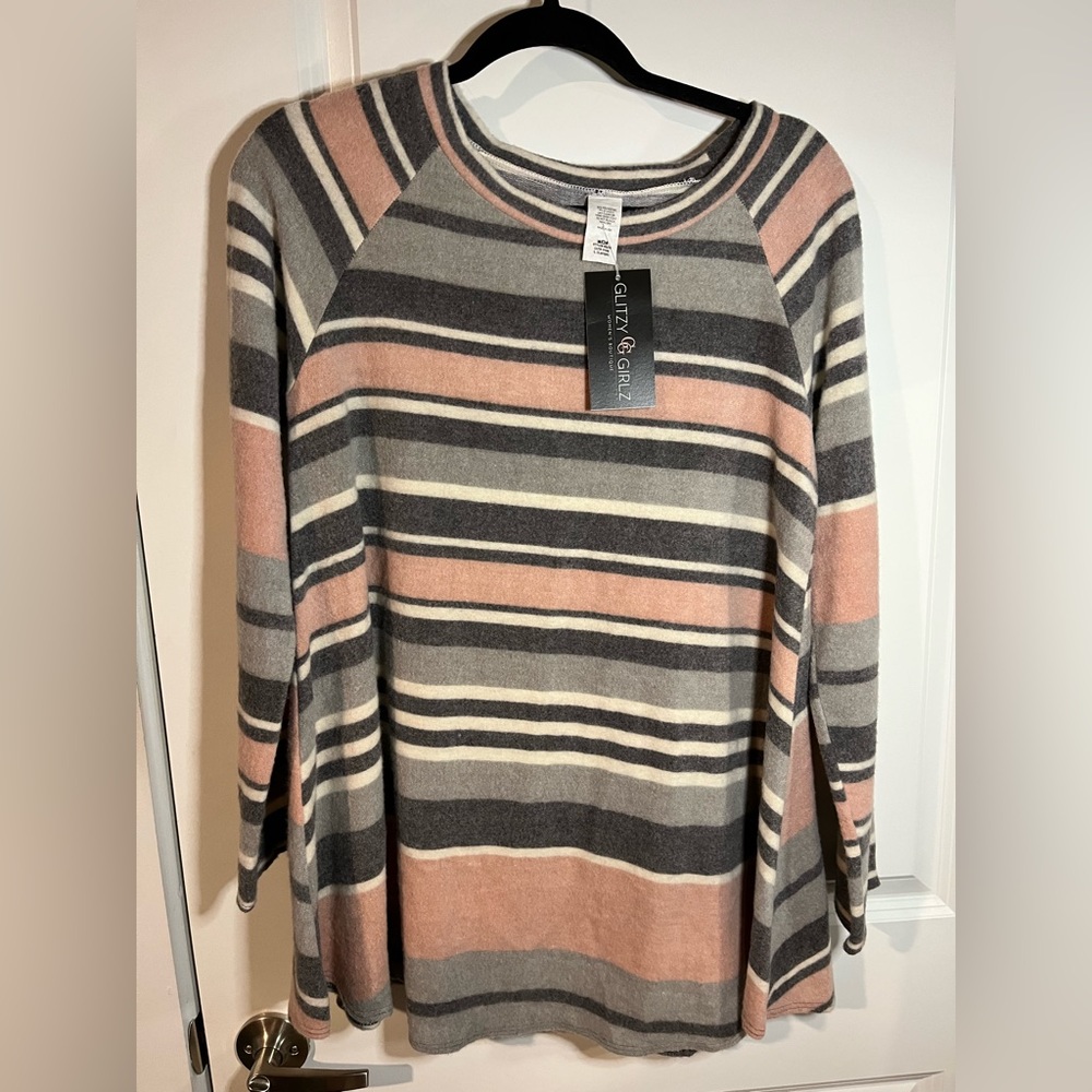 NWT Glitzy Girlz Women’s Boutique Polyester Fleece-Like Material Long Sleeve Top